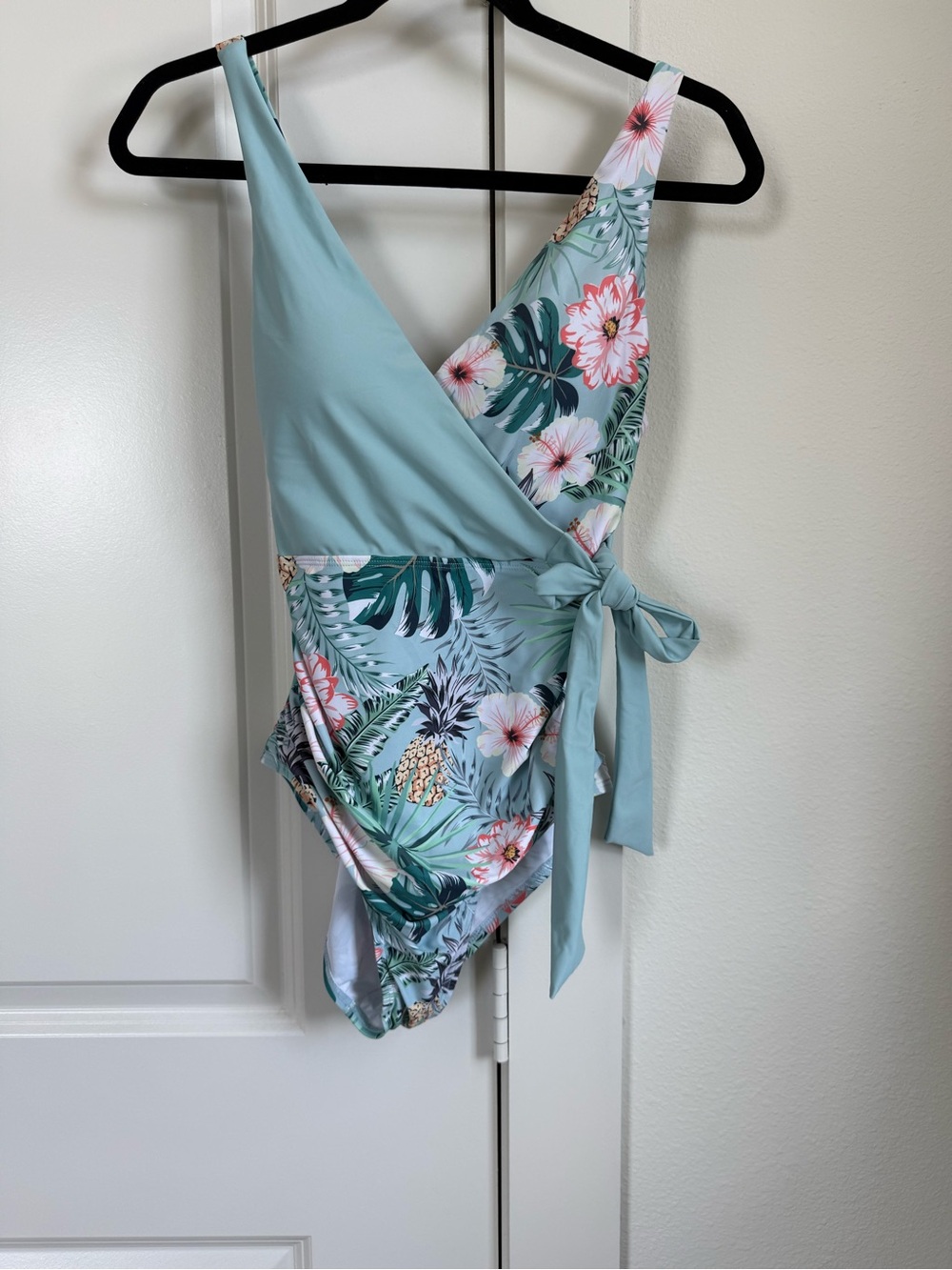 B2PRITY Tropical Floral Print Ruched Wrap One Piece Swim Suit Size Small NWT